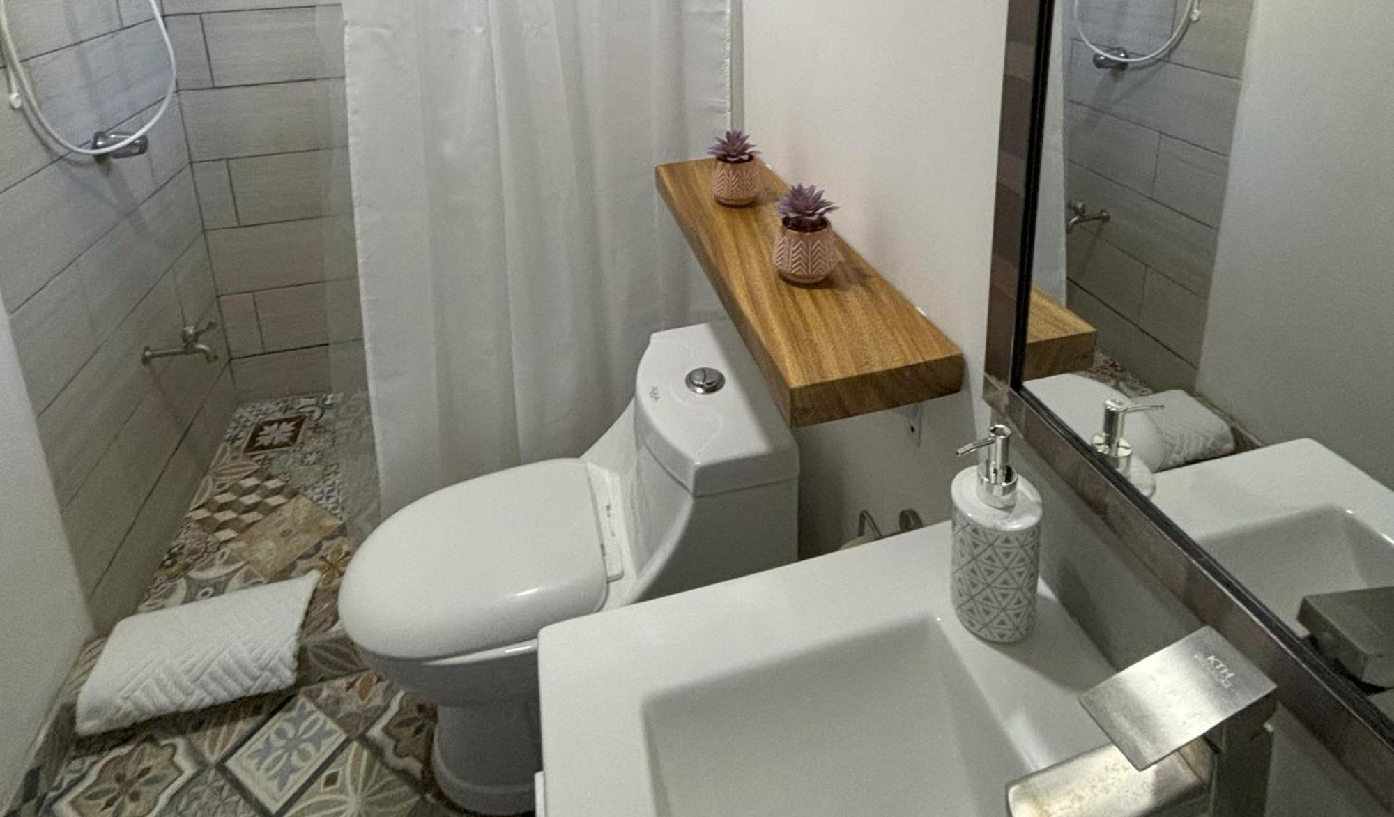 Amazilia Guesthouse Liberia Bilik gambar